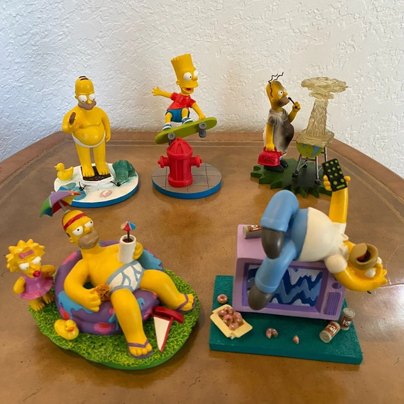 The Simpsons KISS THE CHEF at Home With Homer Collection Figurine - Picture 5 of 5